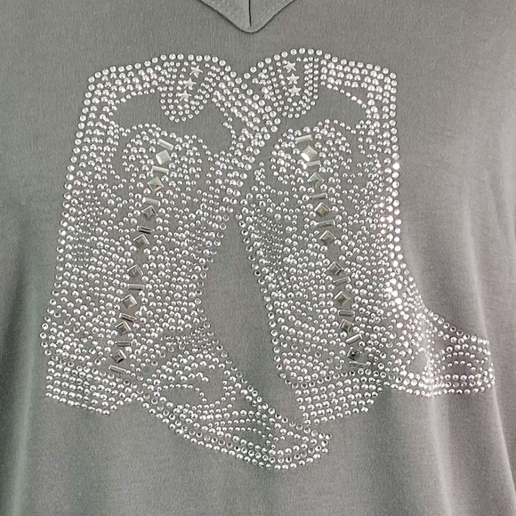 Isaac’s Designs Casuals Silver Metal Stud Rhinestone Cowboy Boots Gray Tee XL - Picture 7 of 7